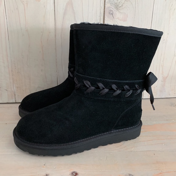 UGG CLASSIC LACE SHORT CORSET BLACK  BOOTS new - Picture 1 of 6